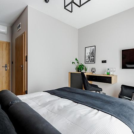 Cisza I Spokoj Aparthotel Raszyn Buitenkant foto
