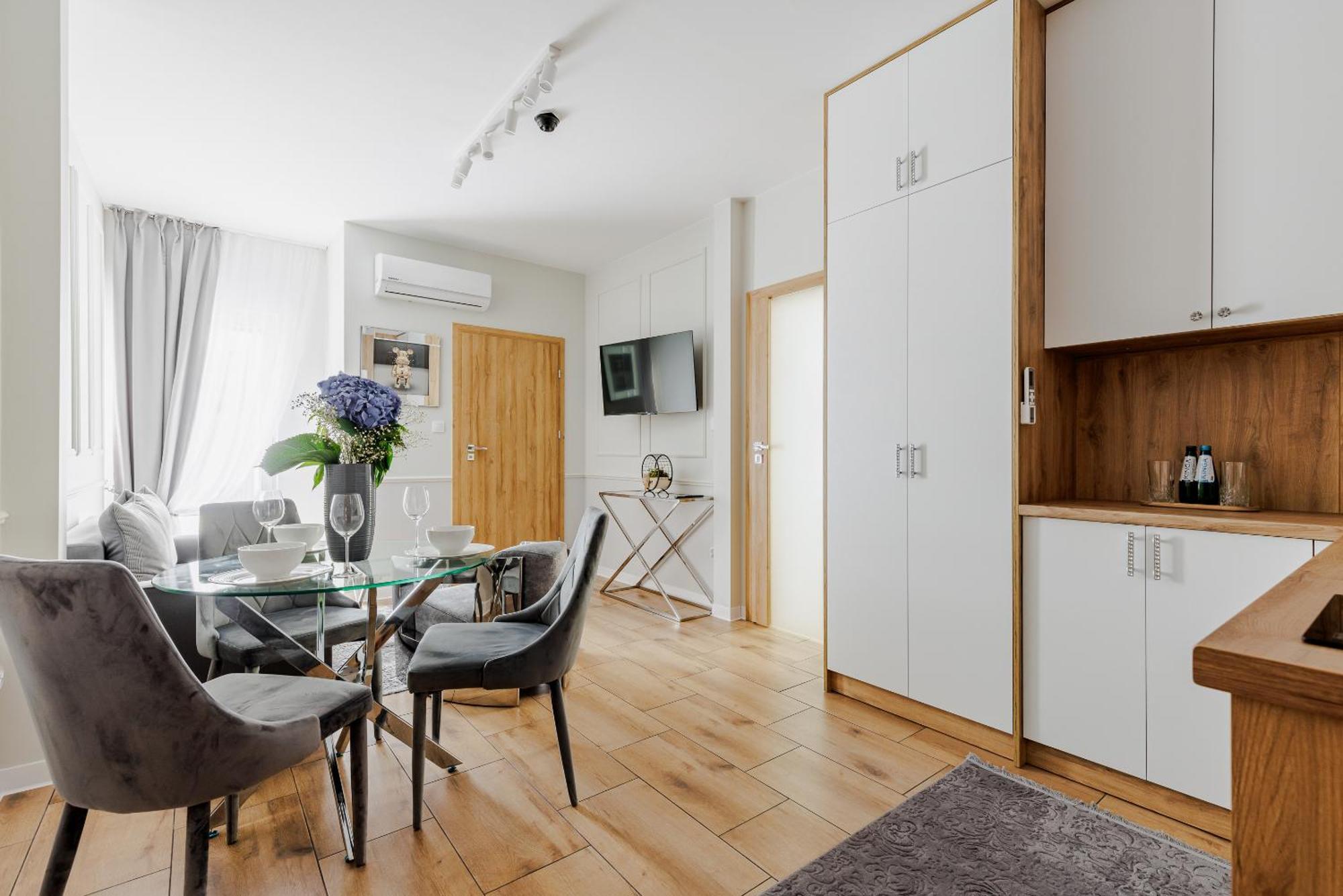 Cisza I Spokoj Aparthotel Raszyn Buitenkant foto