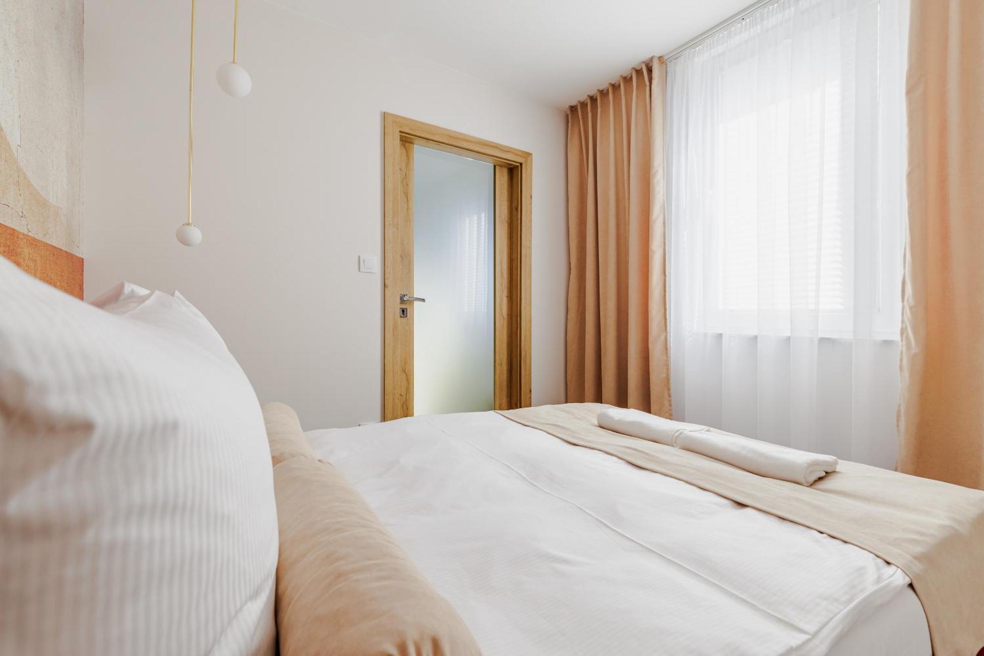 Cisza I Spokoj Aparthotel Raszyn Buitenkant foto